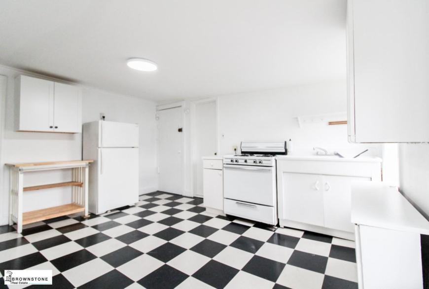 277 Warren St - Photo 2 of 6