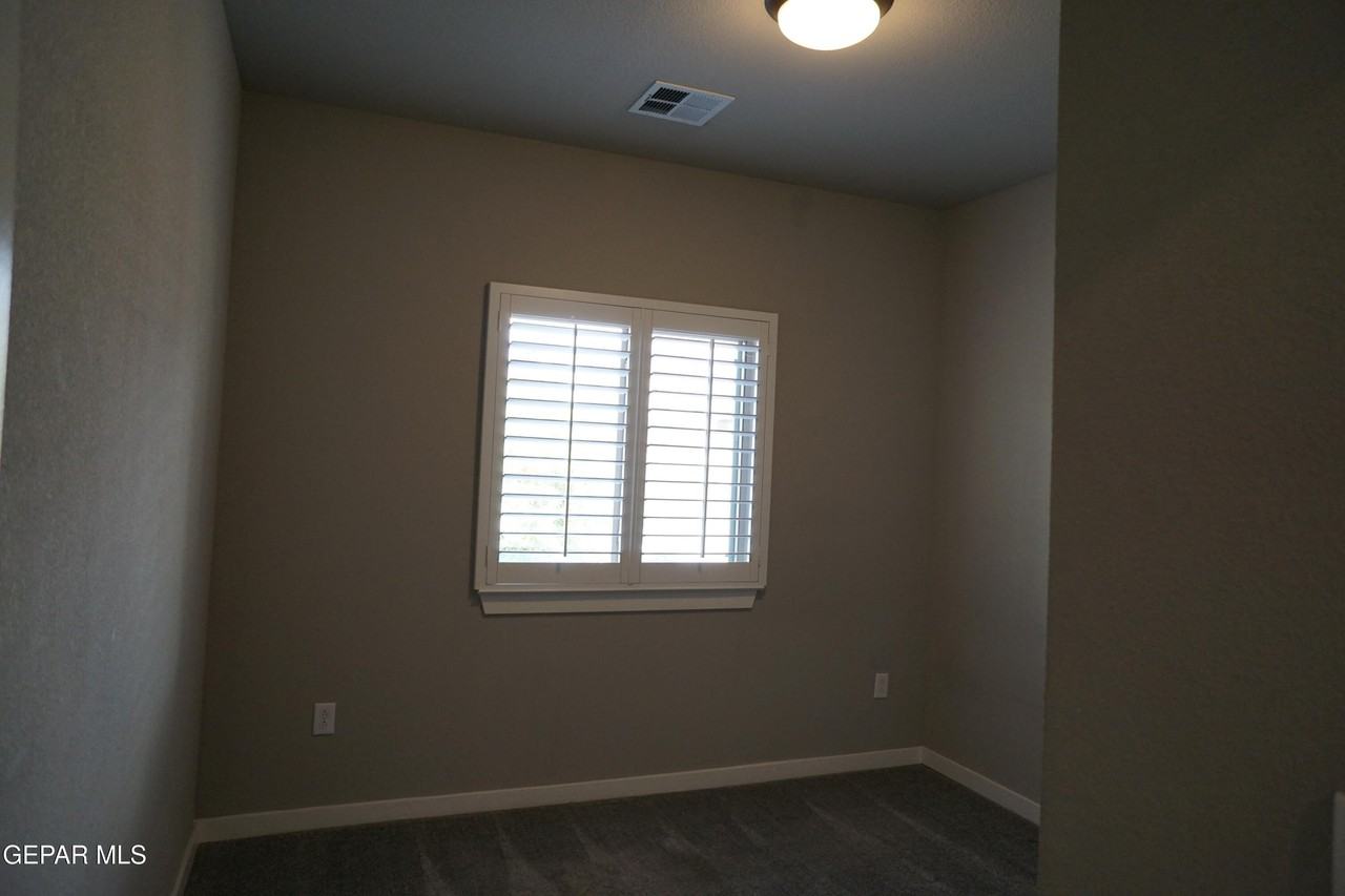 217 Ilchester Way - Photo 3 of 19