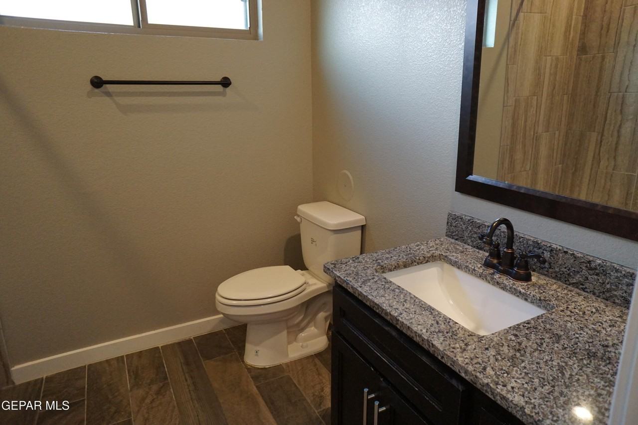 217 Ilchester Way - Photo 4 of 19