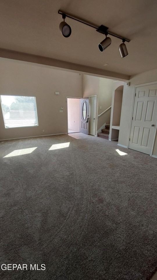 14235 Russ Leach Ave - Photo 5 of 20