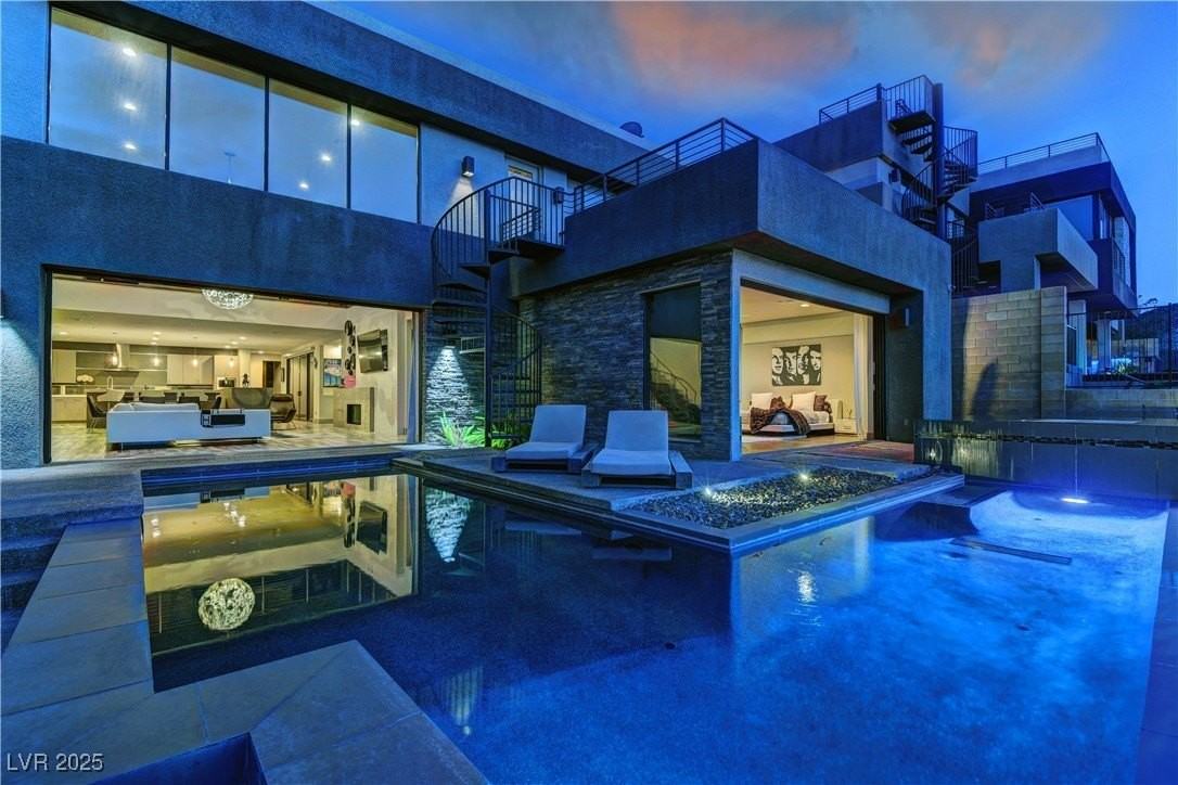 861 Vegas View Dr - Photo 3 of 38