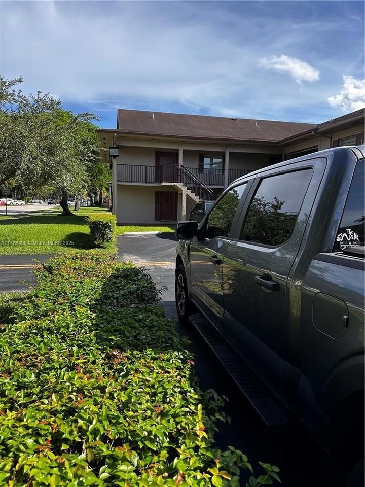 11229 Sw 88th Ct #209D - Photo 2 of 50