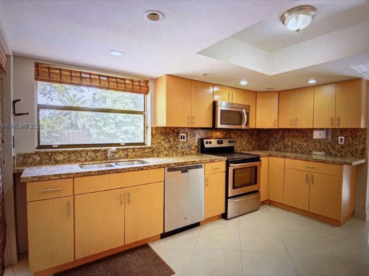 9953 Sw 147th Ct - Photo 2 of 6