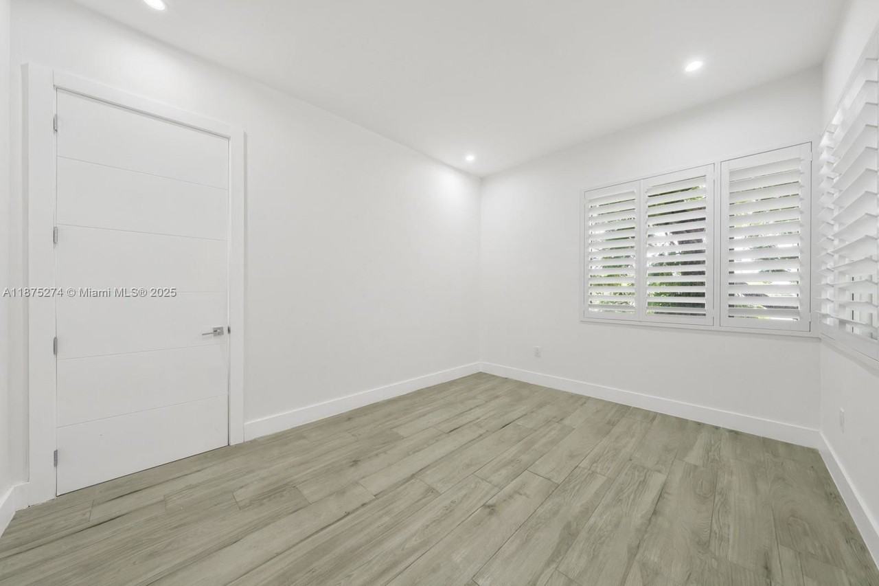 5720 Coral Way - Photo 4 of 8