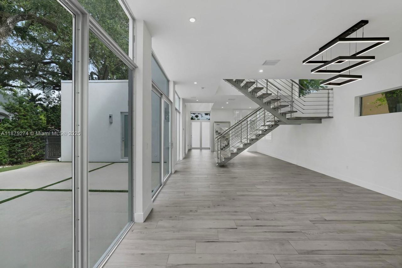 5720 Coral Way - Photo 5 of 8