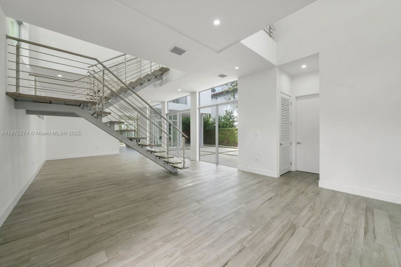 5720 Coral Way - Photo 6 of 8