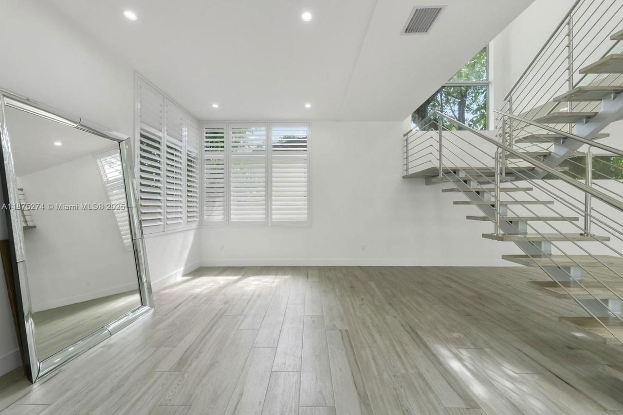 5720 Coral Way - Photo 7 of 8