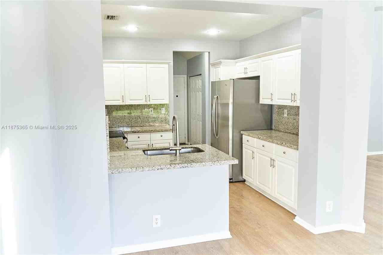 12625 Nw 56th St - Photo 6 of 29