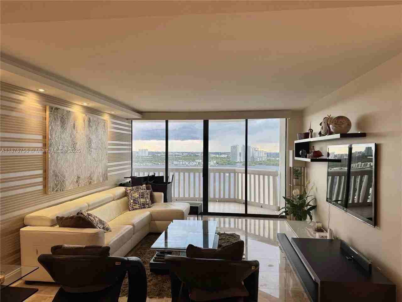 1000 Island Blvd #2512