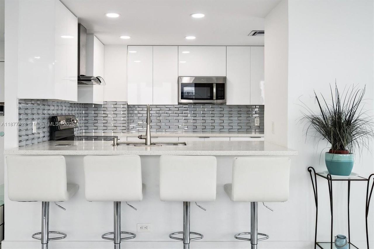 3505 South Ocean Drive #901 - Photo 7 of 21