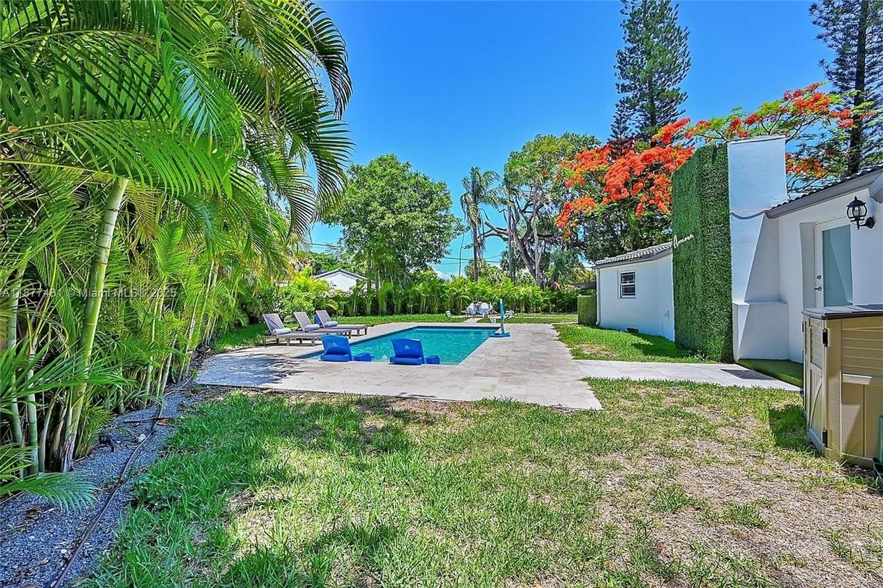 15 Ne 95th St - Photo 4 of 46