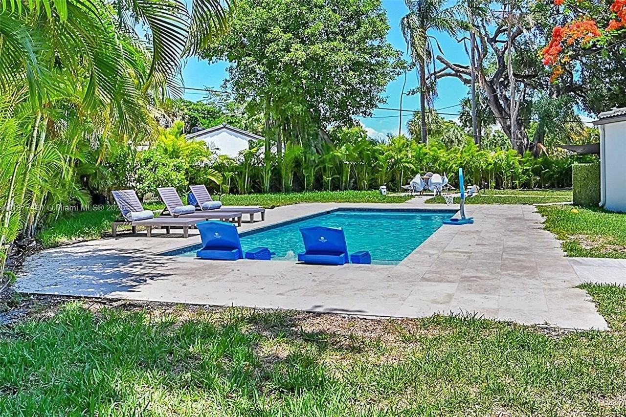 15 Ne 95th St - Photo 5 of 46