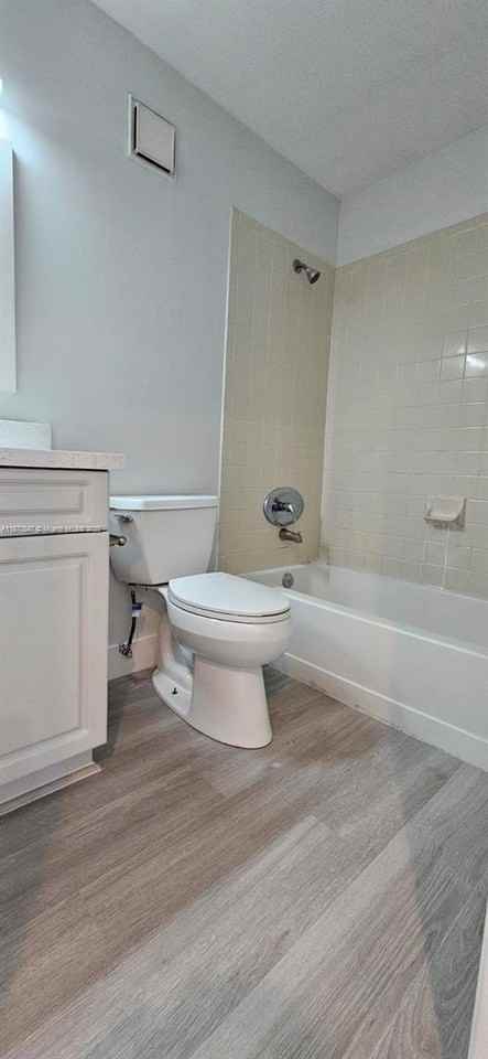 204 Palm Circle East - Photo 7 of 15