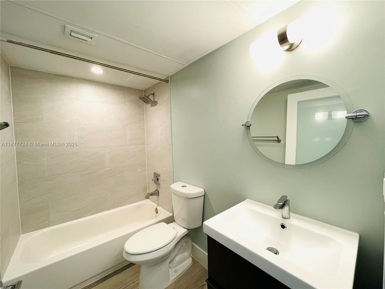 1100 10th St #07 - Photo 4 of 6