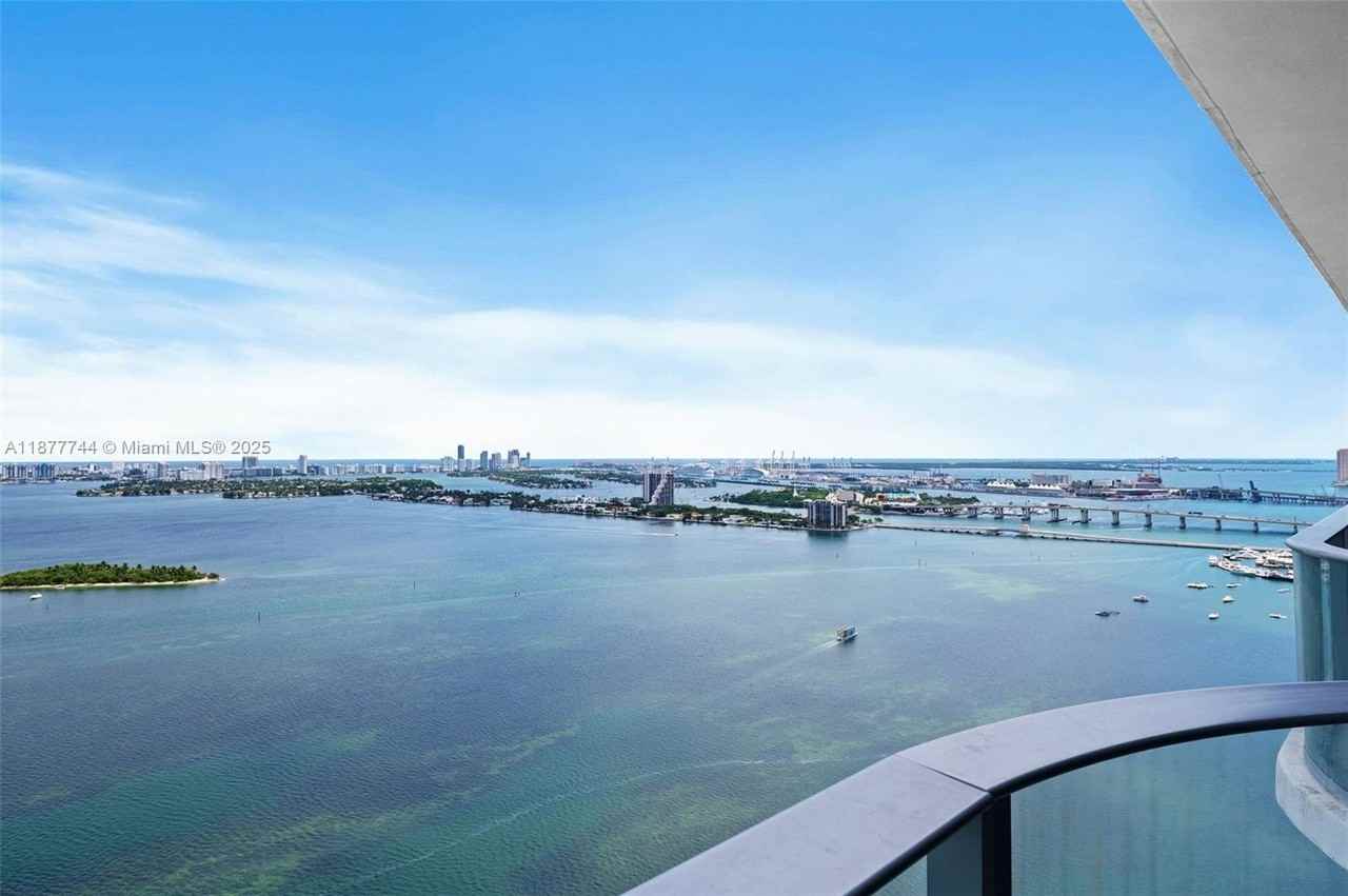 700 Ne 24th St #3404