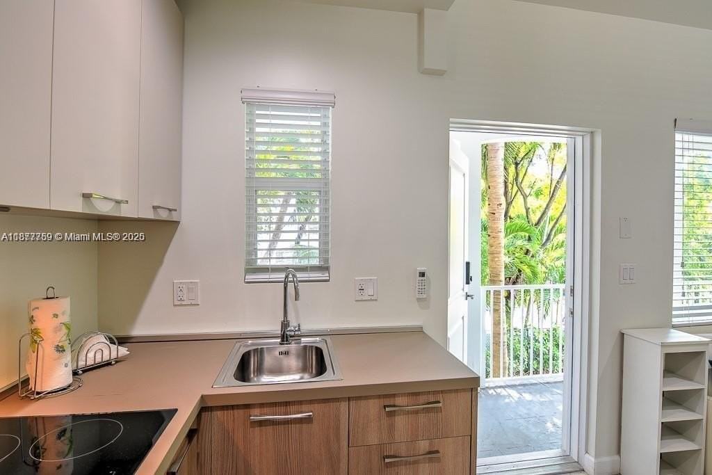 245 Ne 33rd St #105 - Photo 3 of 8