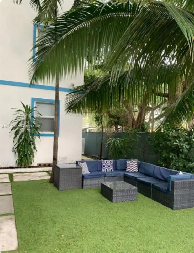 245 Ne 33rd St #105 - Photo 7 of 8