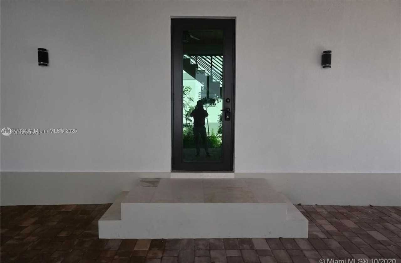 14 Coral Dr #1 - Photo 3 of 18