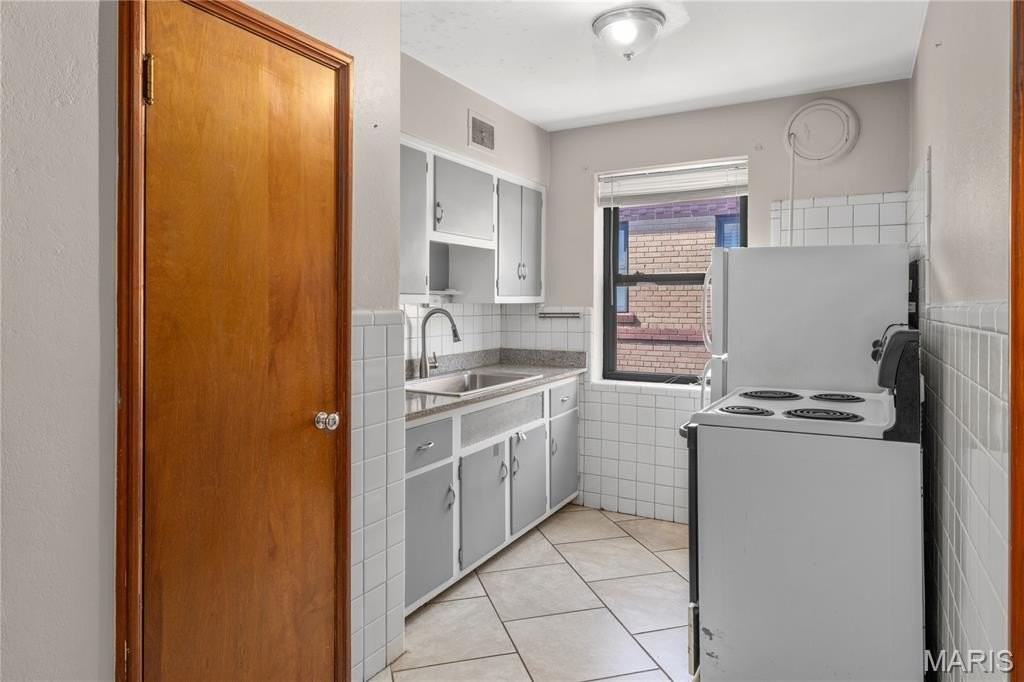 4931 Jamieson Ave #E - Photo 7 of 11