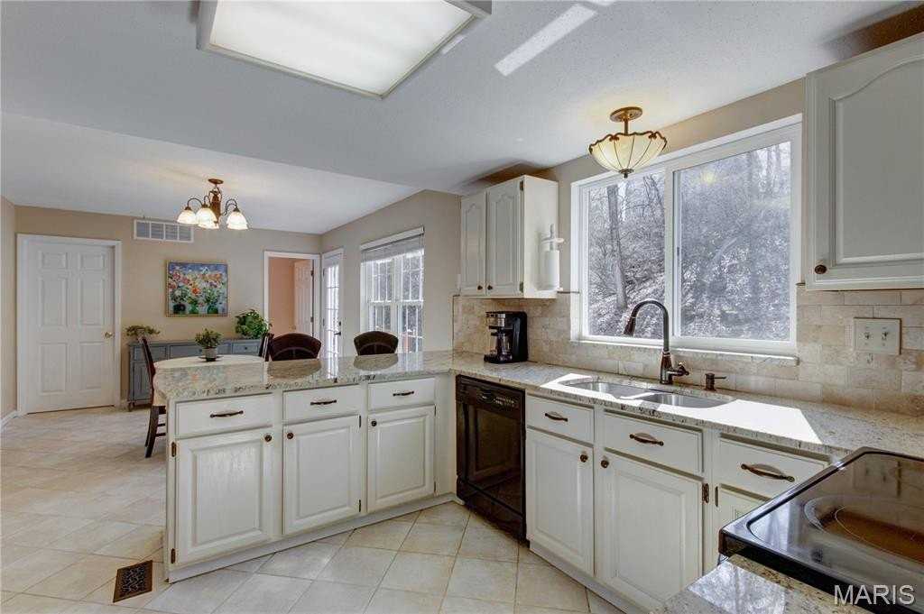 564 Woodlyn Xing - Photo 2 of 42