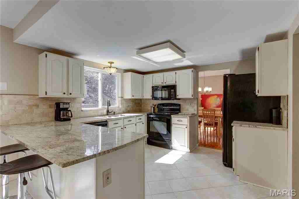 564 Woodlyn Xing - Photo 3 of 42