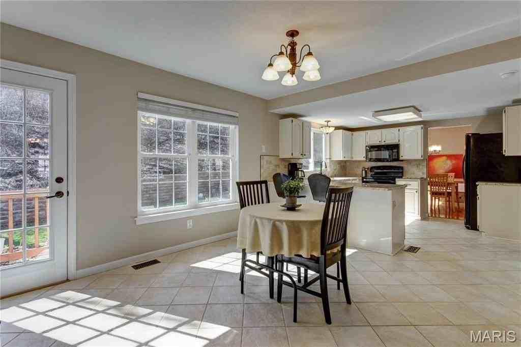 564 Woodlyn Xing - Photo 5 of 42