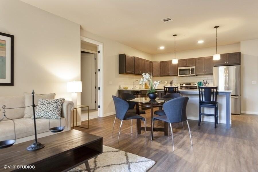 1465 Underwood Ave - Photo 2 of 14