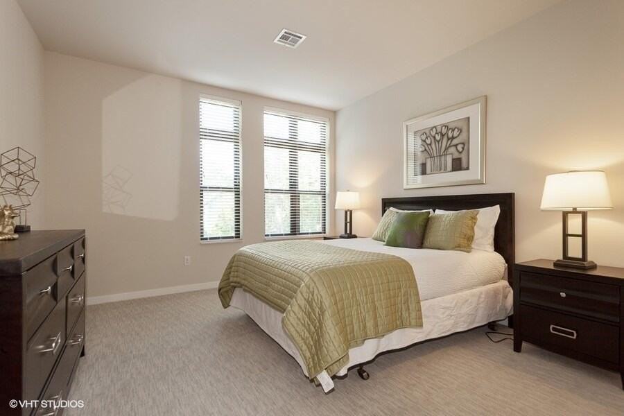 1465 Underwood Ave - Photo 4 of 14