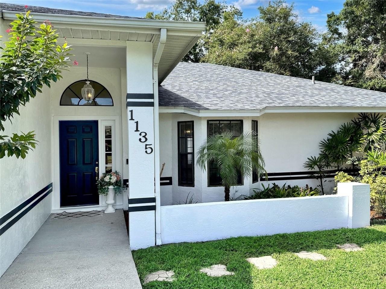 1135 Colony Arms Dr - Photo 2 of 25