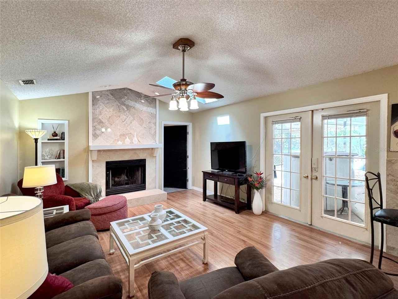 1135 Colony Arms Dr - Photo 4 of 25