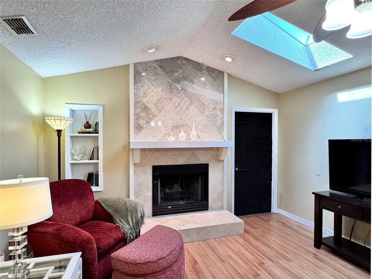 1135 Colony Arms Dr - Photo 5 of 25