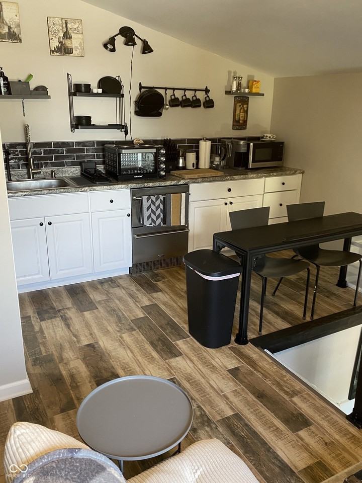 1230 East Ohio Street #B - Photo 3 of 6