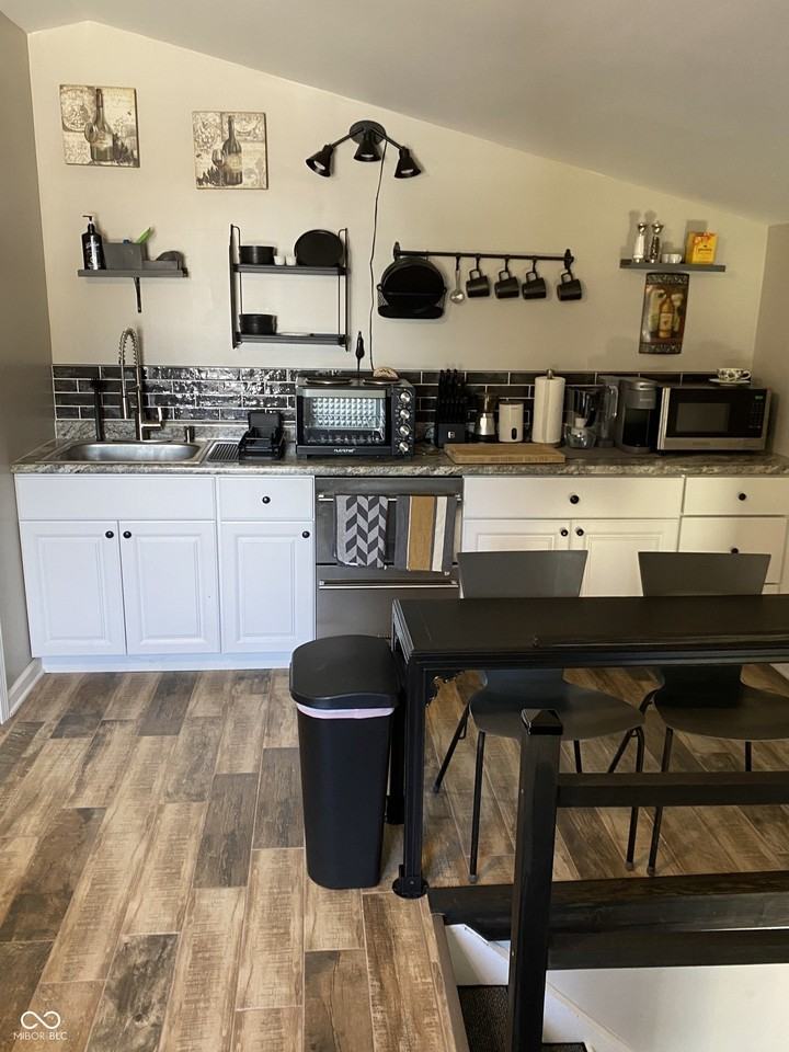 1230 East Ohio Street #B - Photo 4 of 6