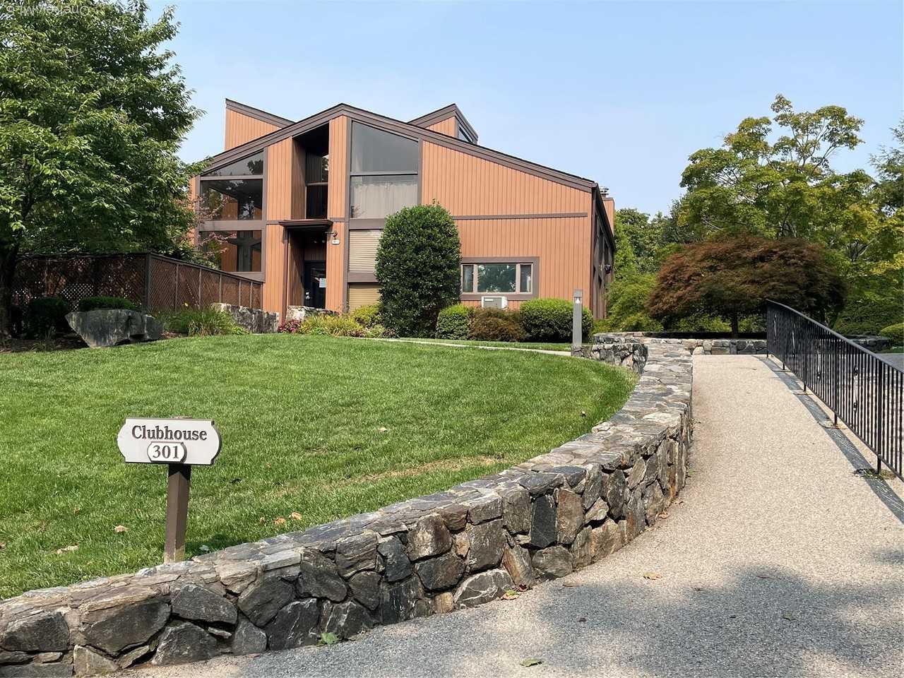 393 Martling Ave - Photo 5 of 27