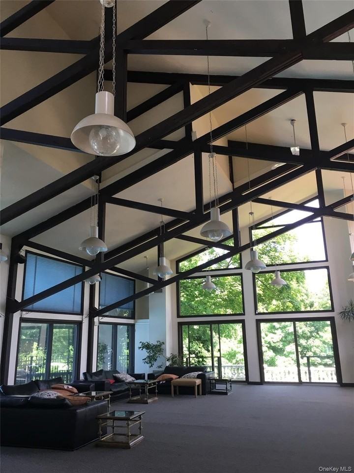 393 Martling Ave - Photo 6 of 27