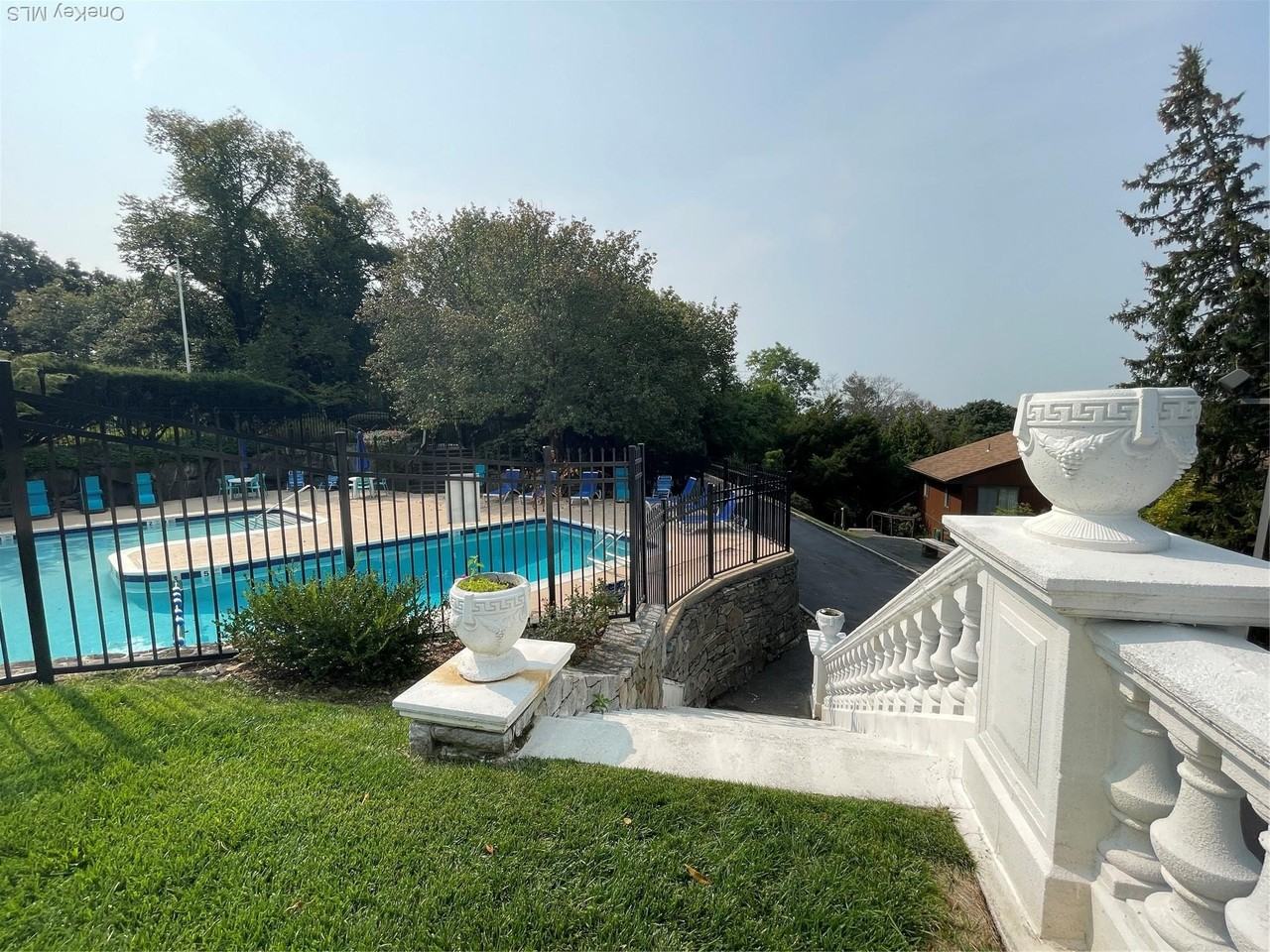 393 Martling Ave - Photo 7 of 27