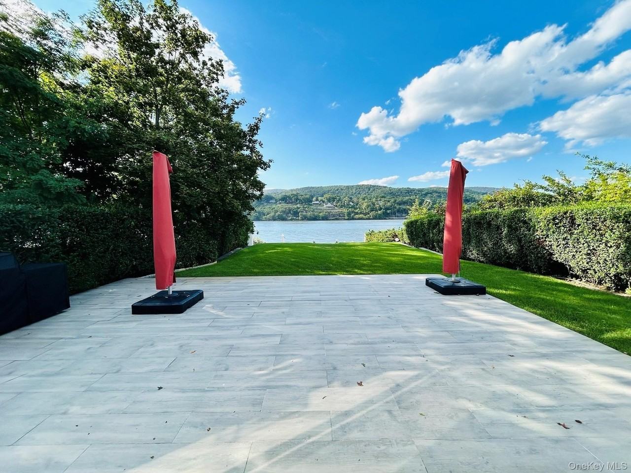 12 Hudson River Ln - Photo 2 of 20