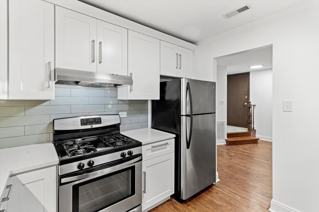 850 Sheldon Ct #D - Photo 4 of 31