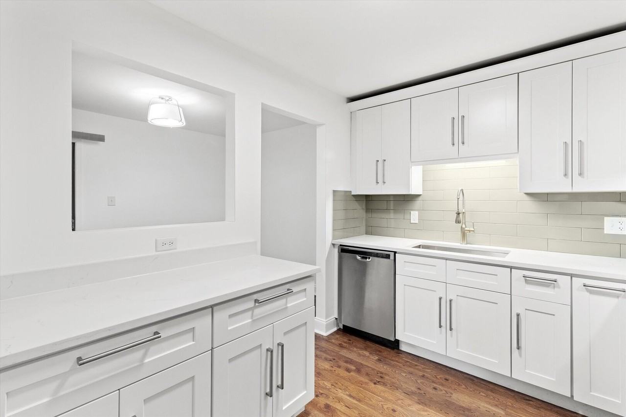 850 Sheldon Ct #D - Photo 5 of 31