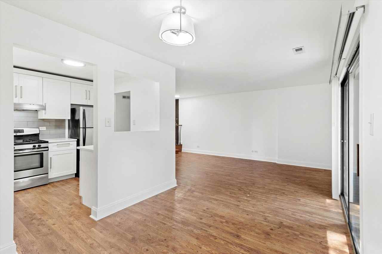 850 Sheldon Ct #D - Photo 6 of 31