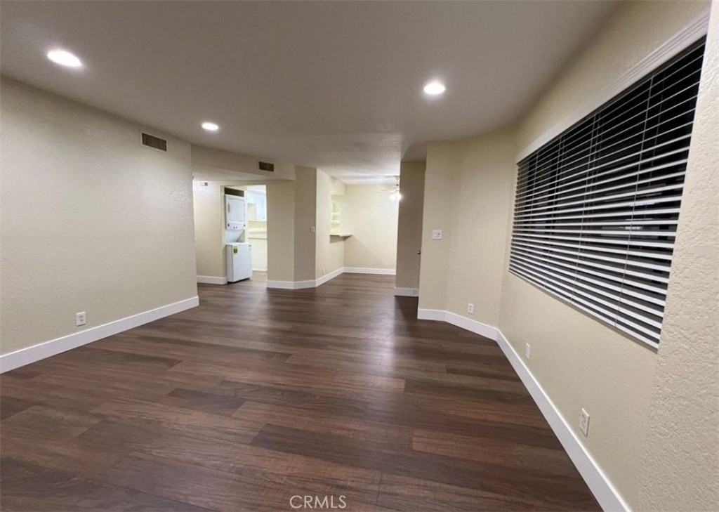 11808 Hamlin St - Photo 2 of 10