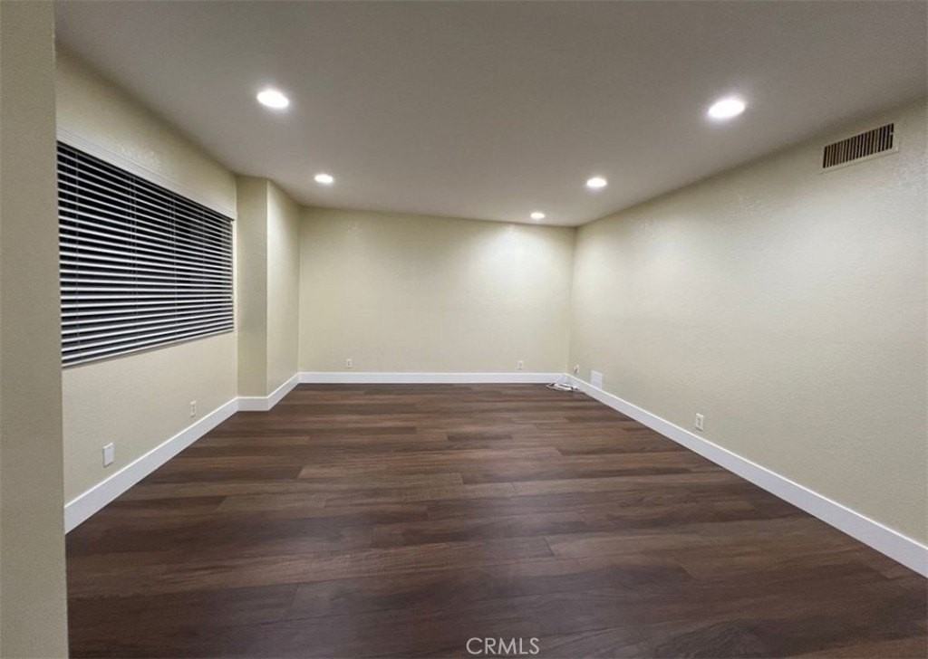 11808 Hamlin St - Photo 3 of 10