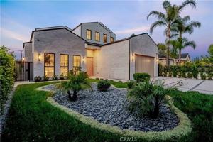 featured image of 16711 Moorpark St