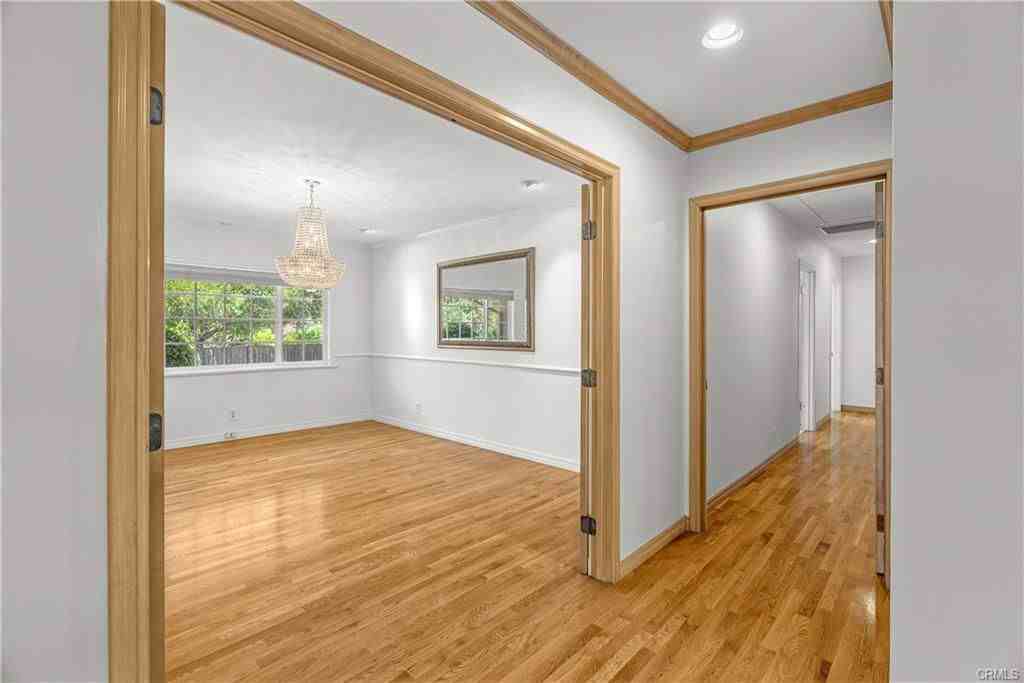 591 Busch Pl - Photo 2 of 8