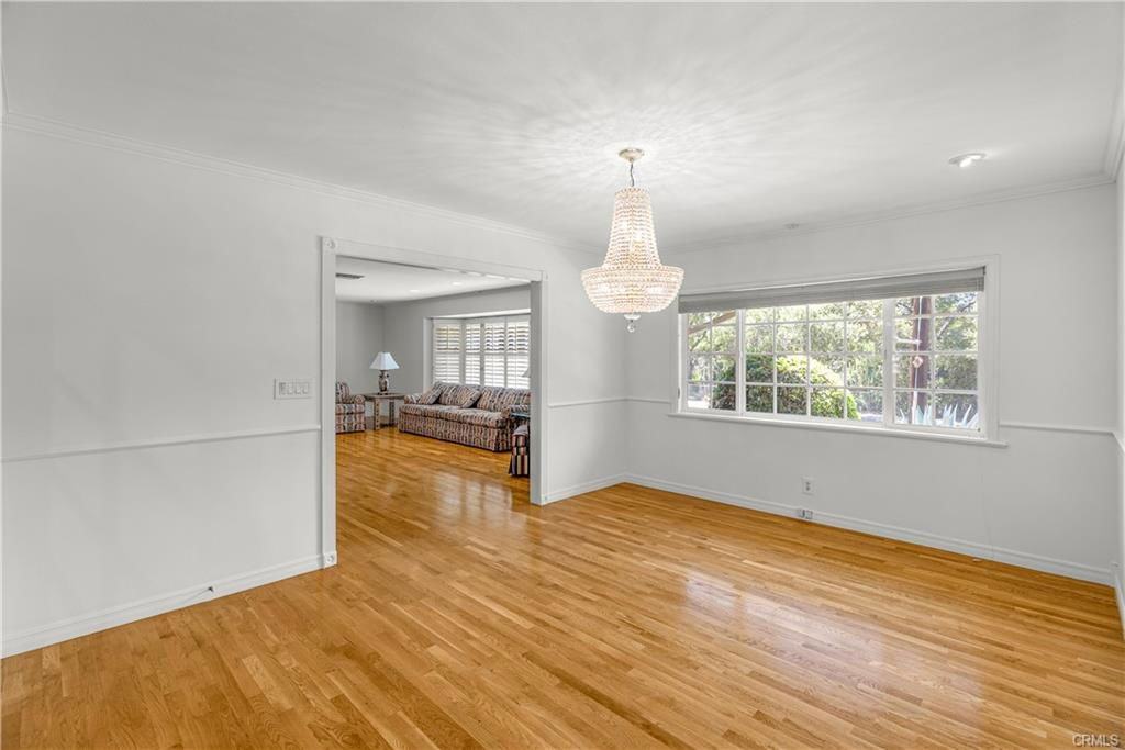 591 Busch Pl - Photo 3 of 8