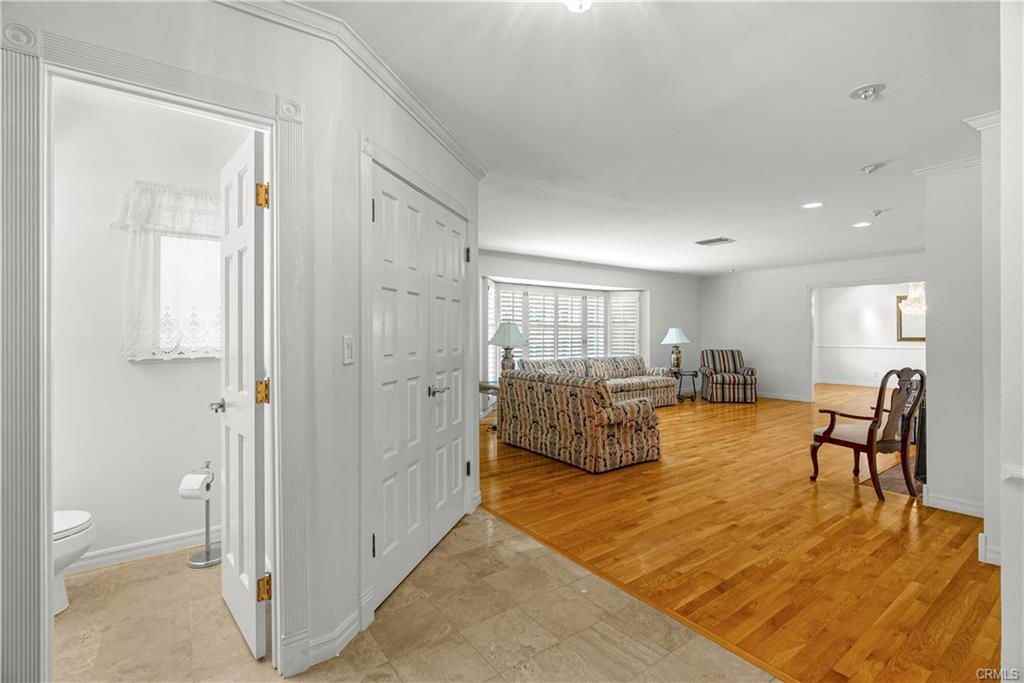 591 Busch Pl - Photo 6 of 8