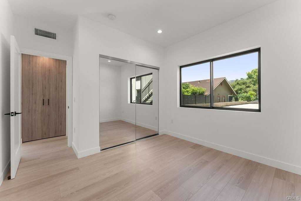 2155 Glenada Ave #D - Photo 2 of 8