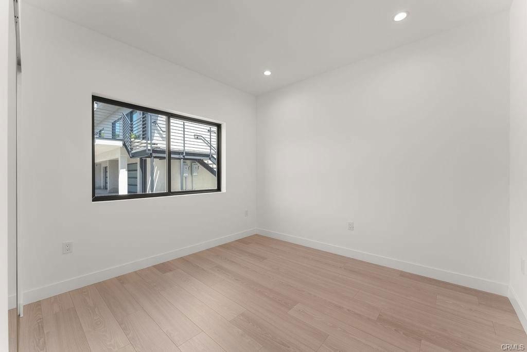 2155 Glenada Ave #D - Photo 3 of 8