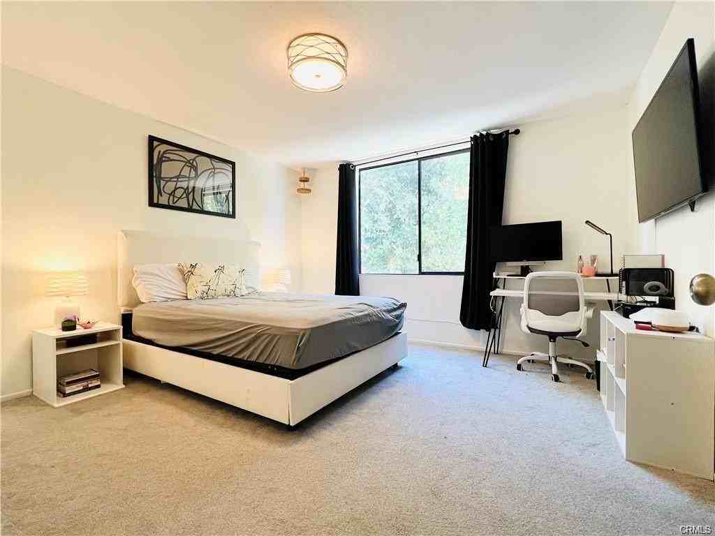 14348 Riverside Dr #8 - Photo 2 of 8