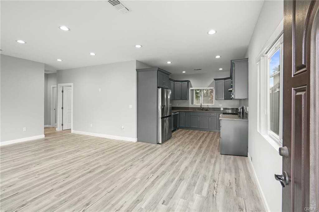 8227 Ben Ave - Photo 6 of 8